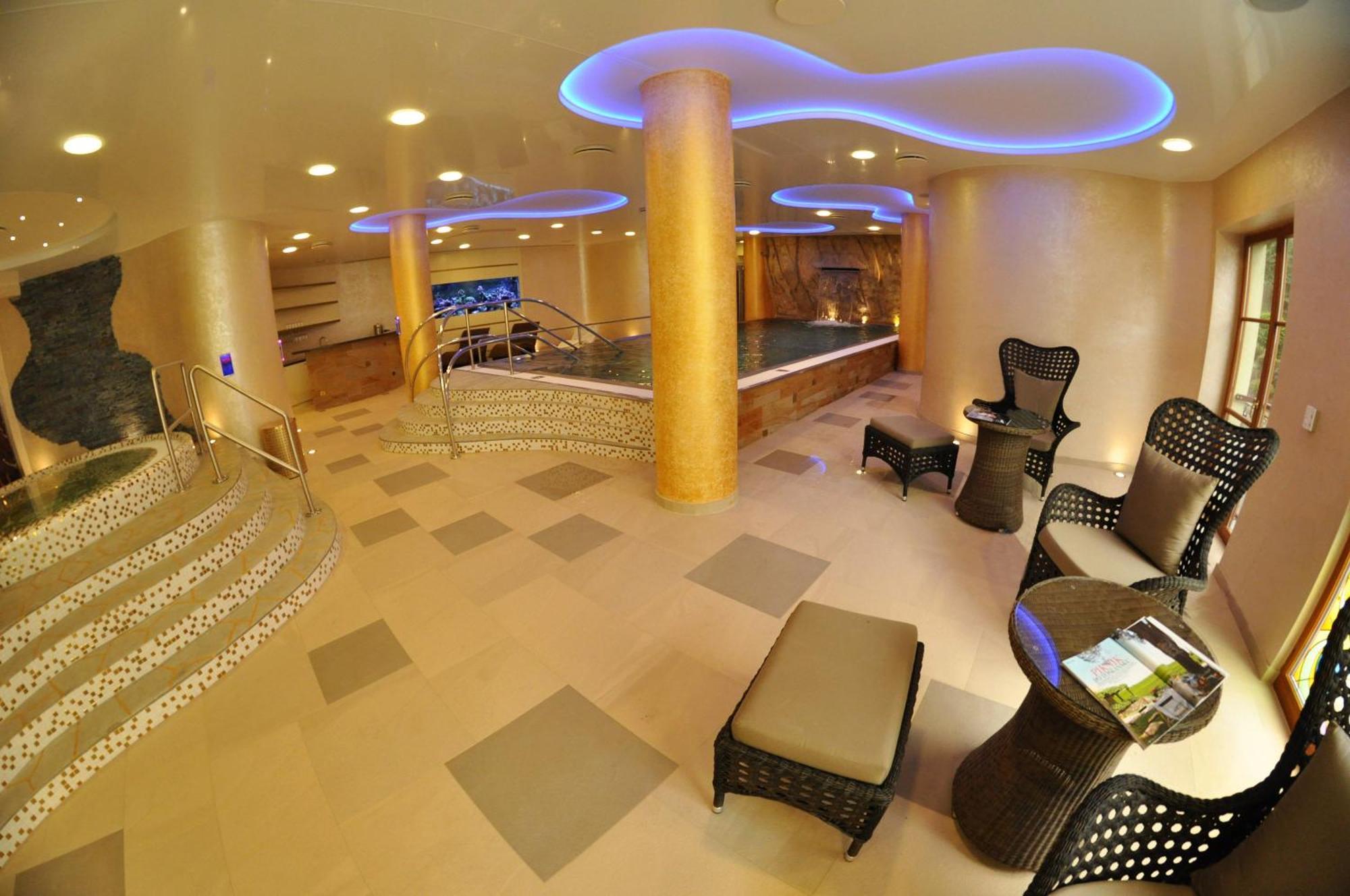 Boutique Hotel Ambiente ****+ Karlovy Vary Esterno foto