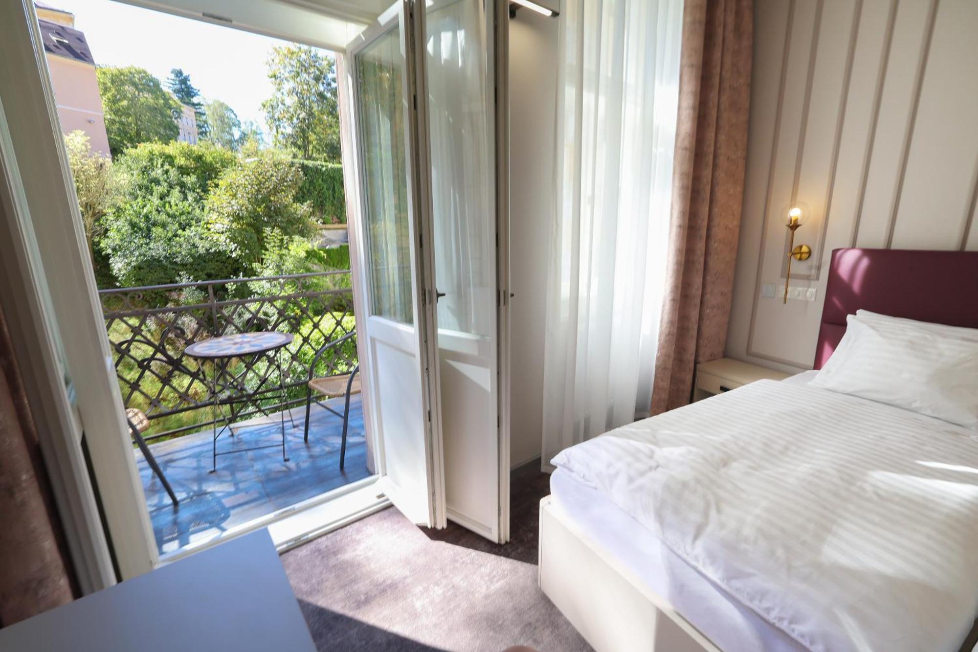 Boutique Hotel Ambiente ****+ Karlovy Vary Esterno foto