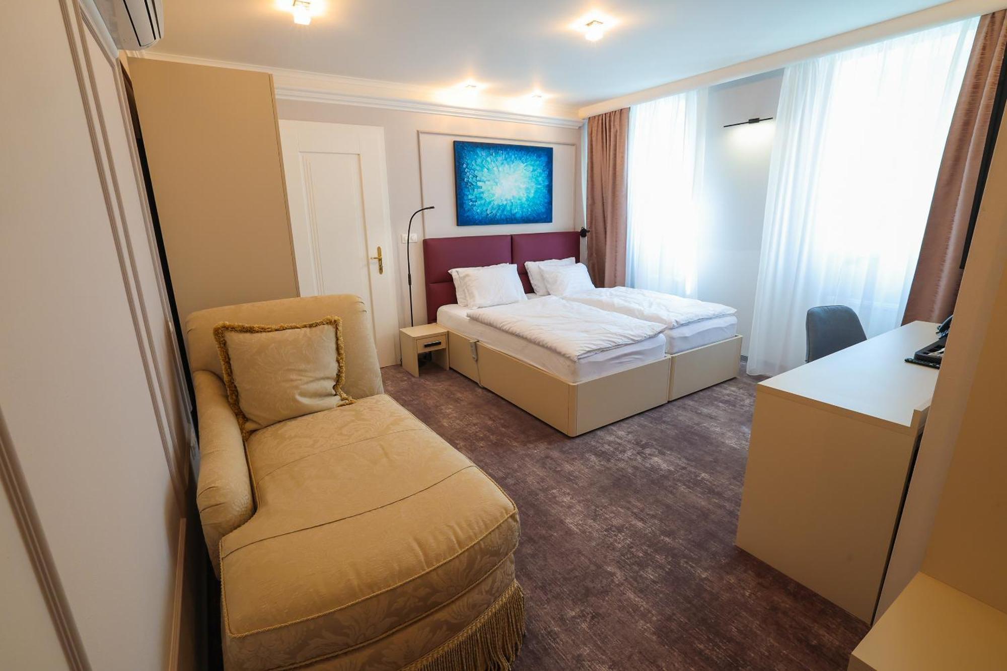 Boutique Hotel Ambiente ****+ Karlovy Vary Esterno foto