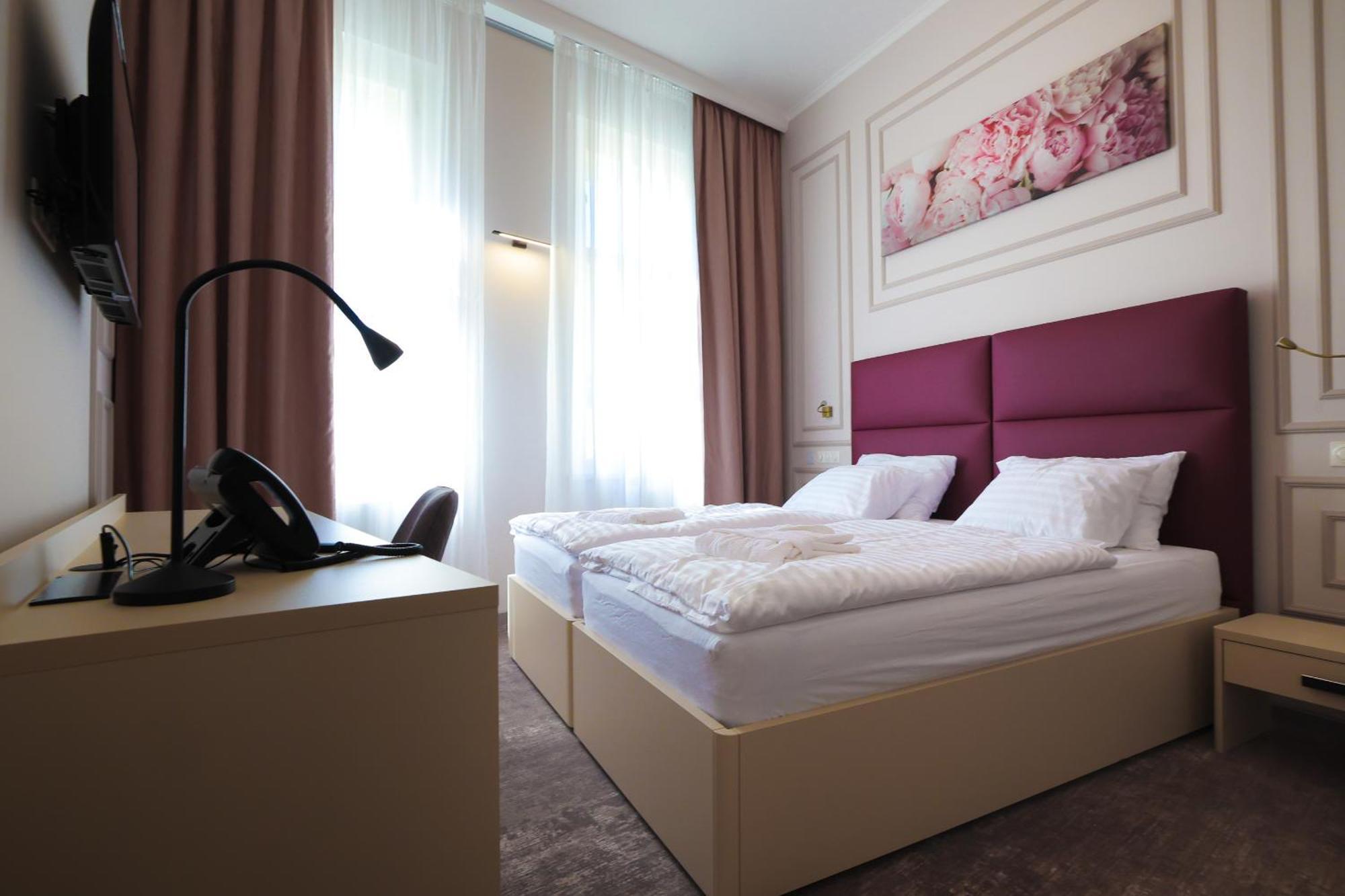 Boutique Hotel Ambiente ****+ Karlovy Vary Esterno foto