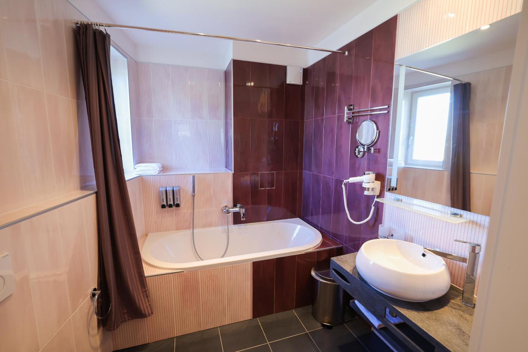 Boutique Hotel Ambiente ****+ Karlovy Vary Esterno foto