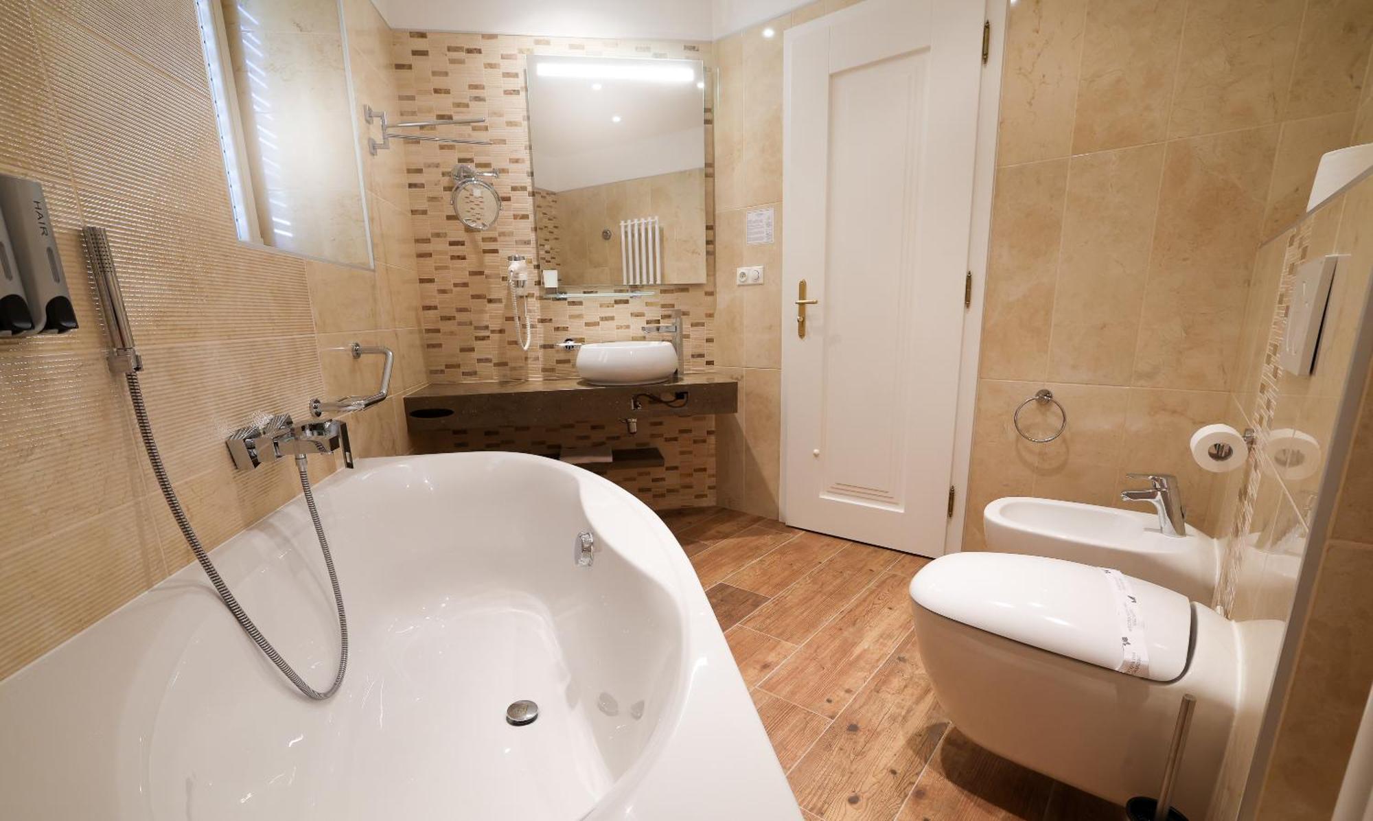 Boutique Hotel Ambiente ****+ Karlovy Vary Esterno foto