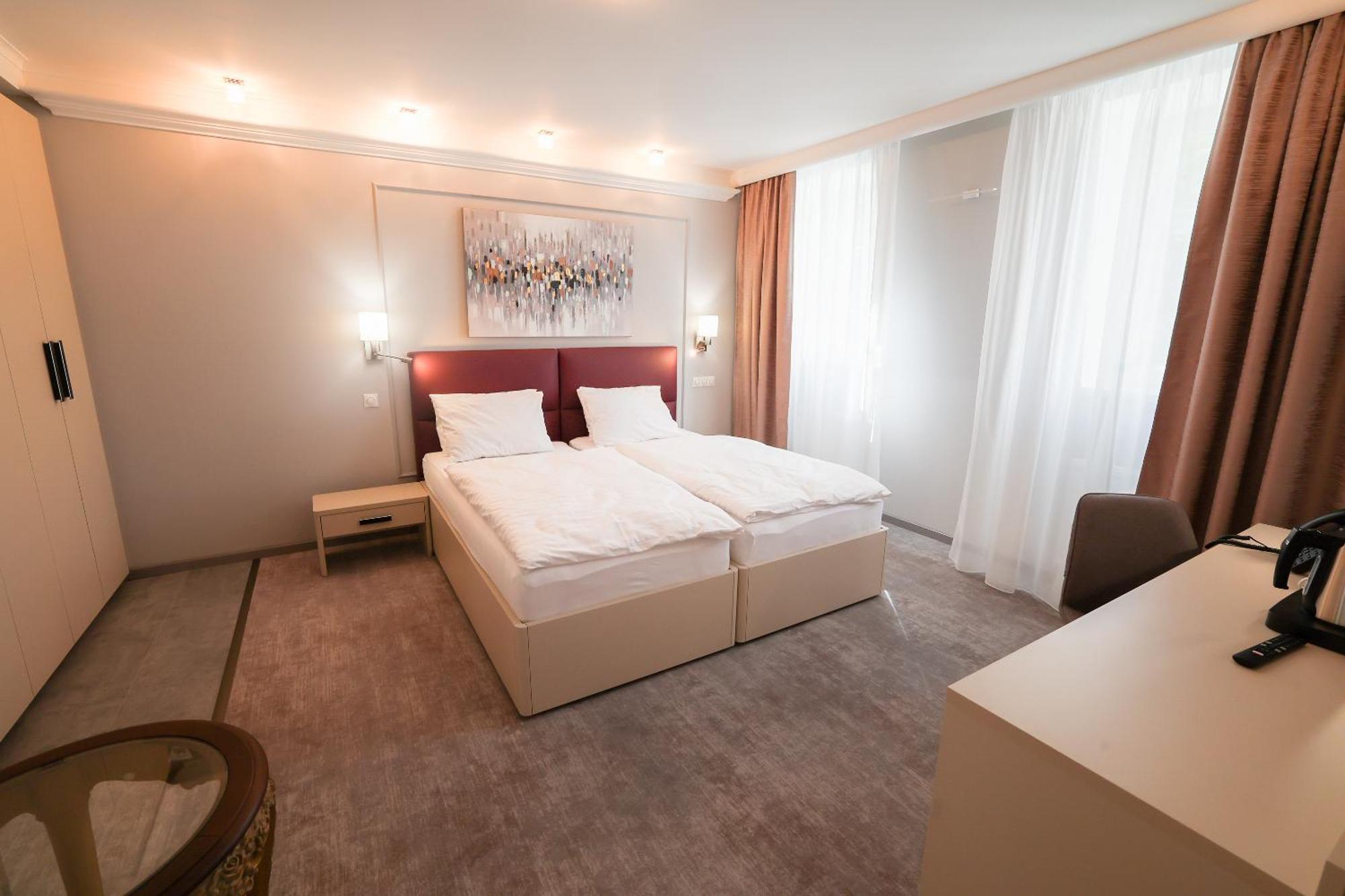 Boutique Hotel Ambiente ****+ Karlovy Vary Esterno foto
