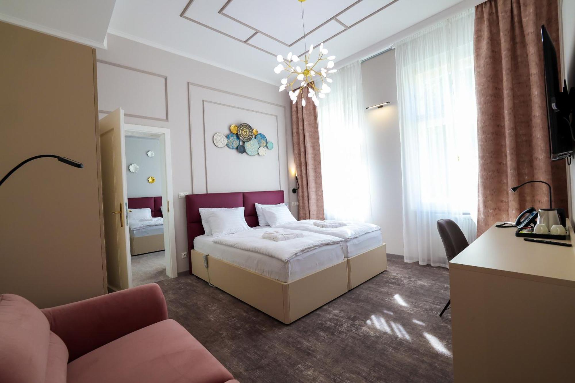 Boutique Hotel Ambiente ****+ Karlovy Vary Esterno foto
