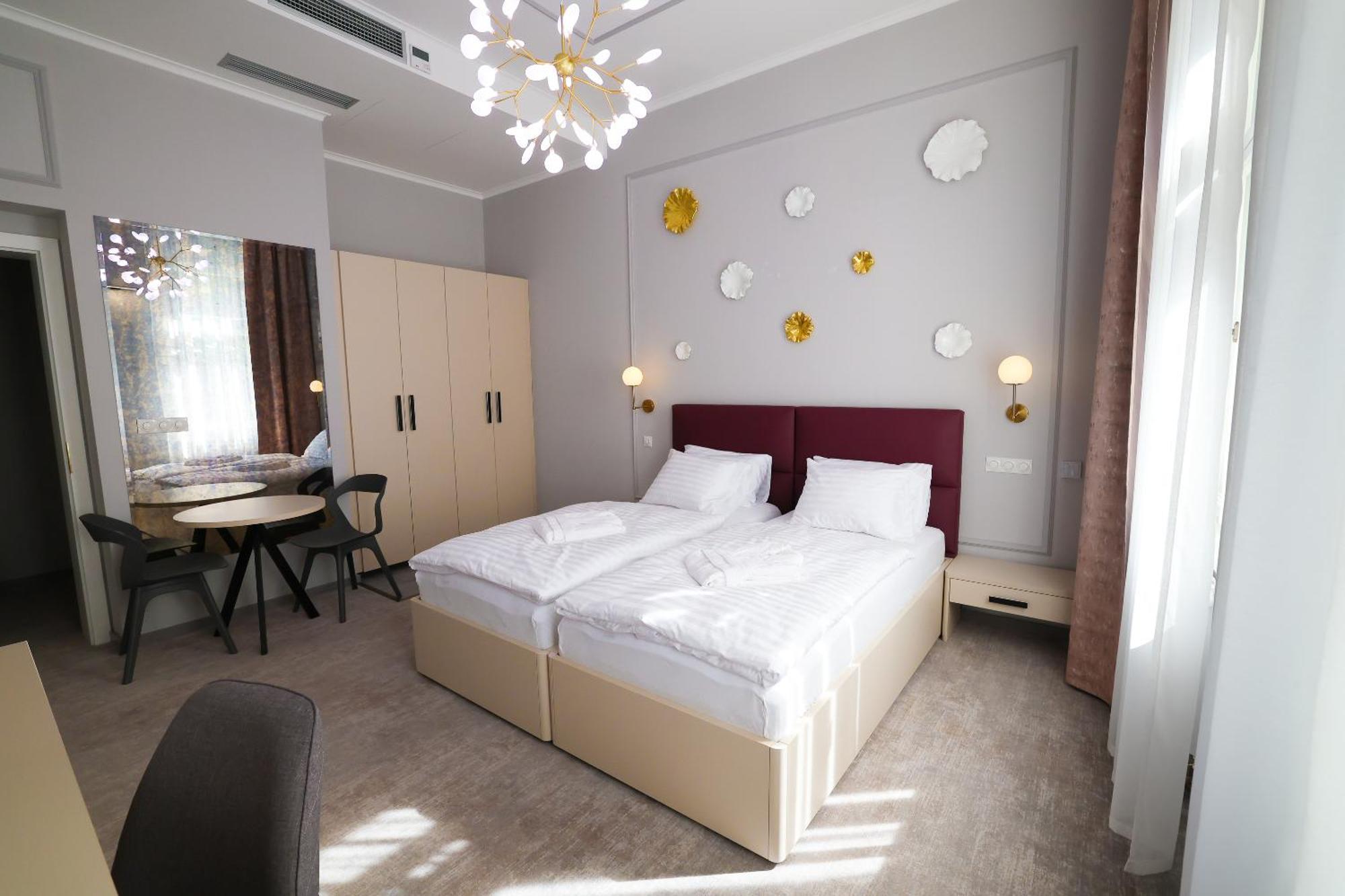 Boutique Hotel Ambiente ****+ Karlovy Vary Esterno foto