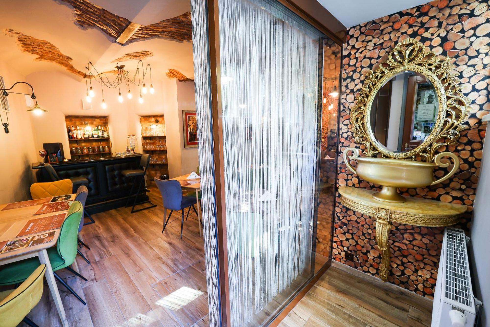 Boutique Hotel Ambiente ****+ Karlovy Vary Esterno foto