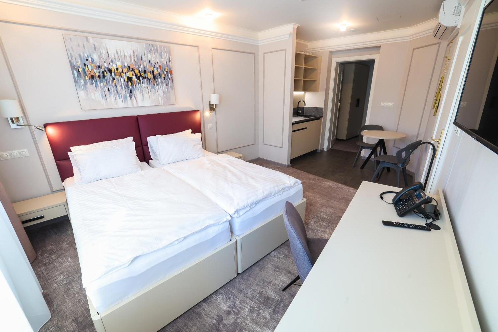 Boutique Hotel Ambiente ****+ Karlovy Vary Esterno foto