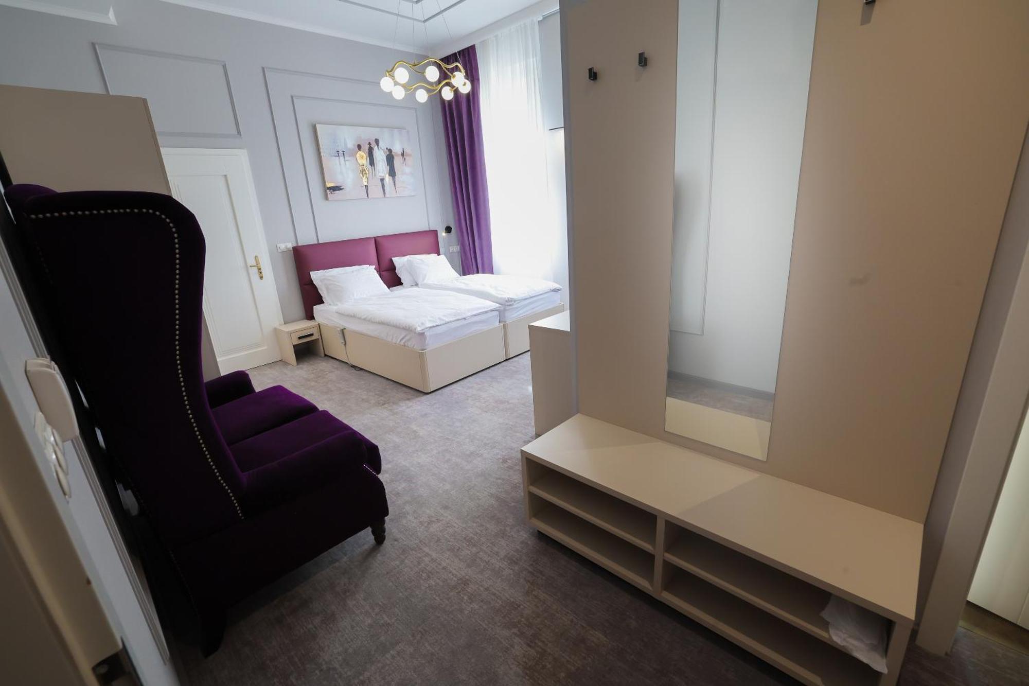 Boutique Hotel Ambiente ****+ Karlovy Vary Esterno foto