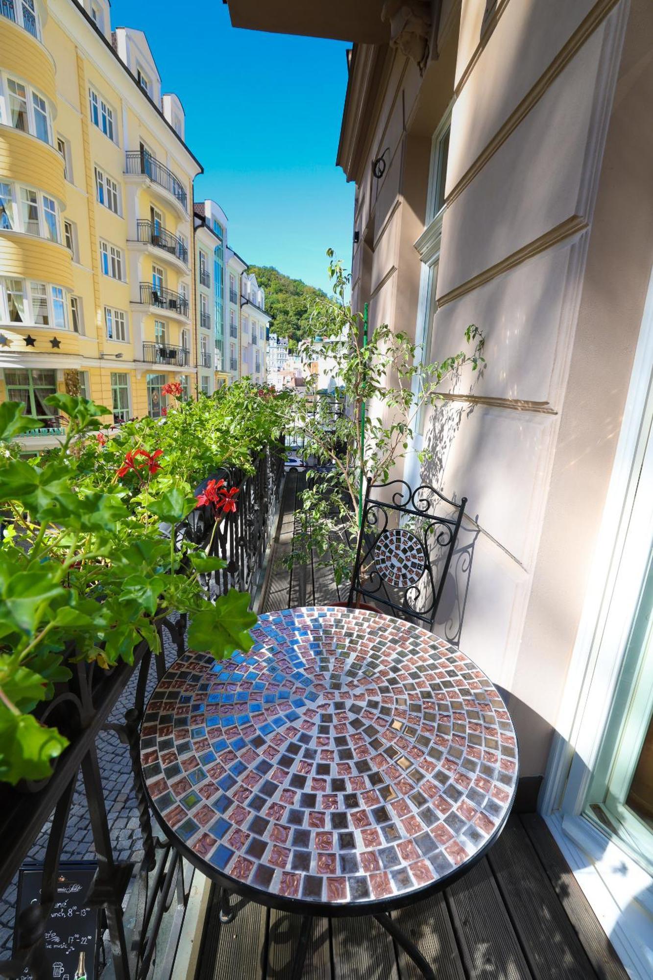 Boutique Hotel Ambiente ****+ Karlovy Vary Esterno foto