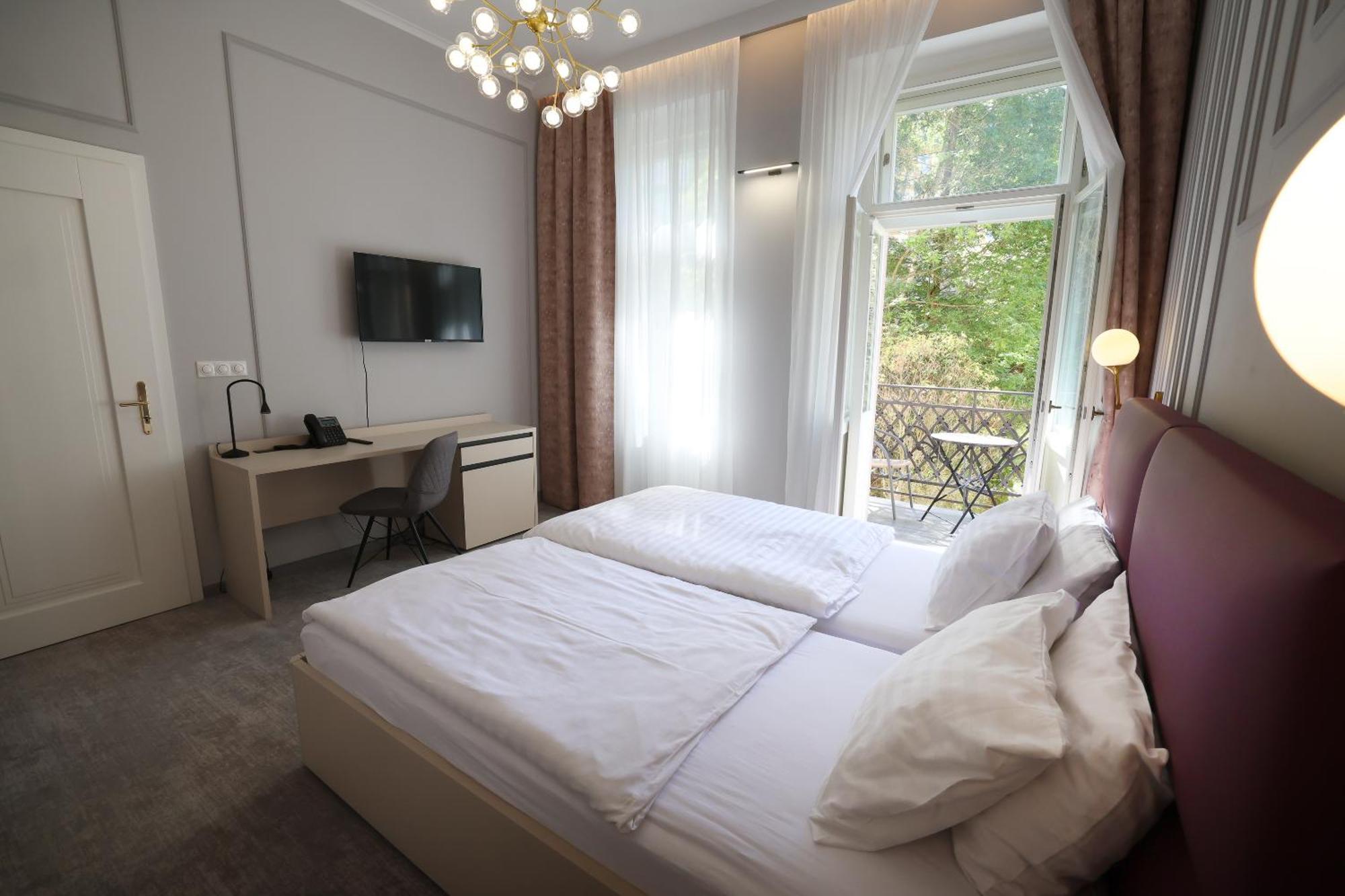 Boutique Hotel Ambiente ****+ Karlovy Vary Esterno foto